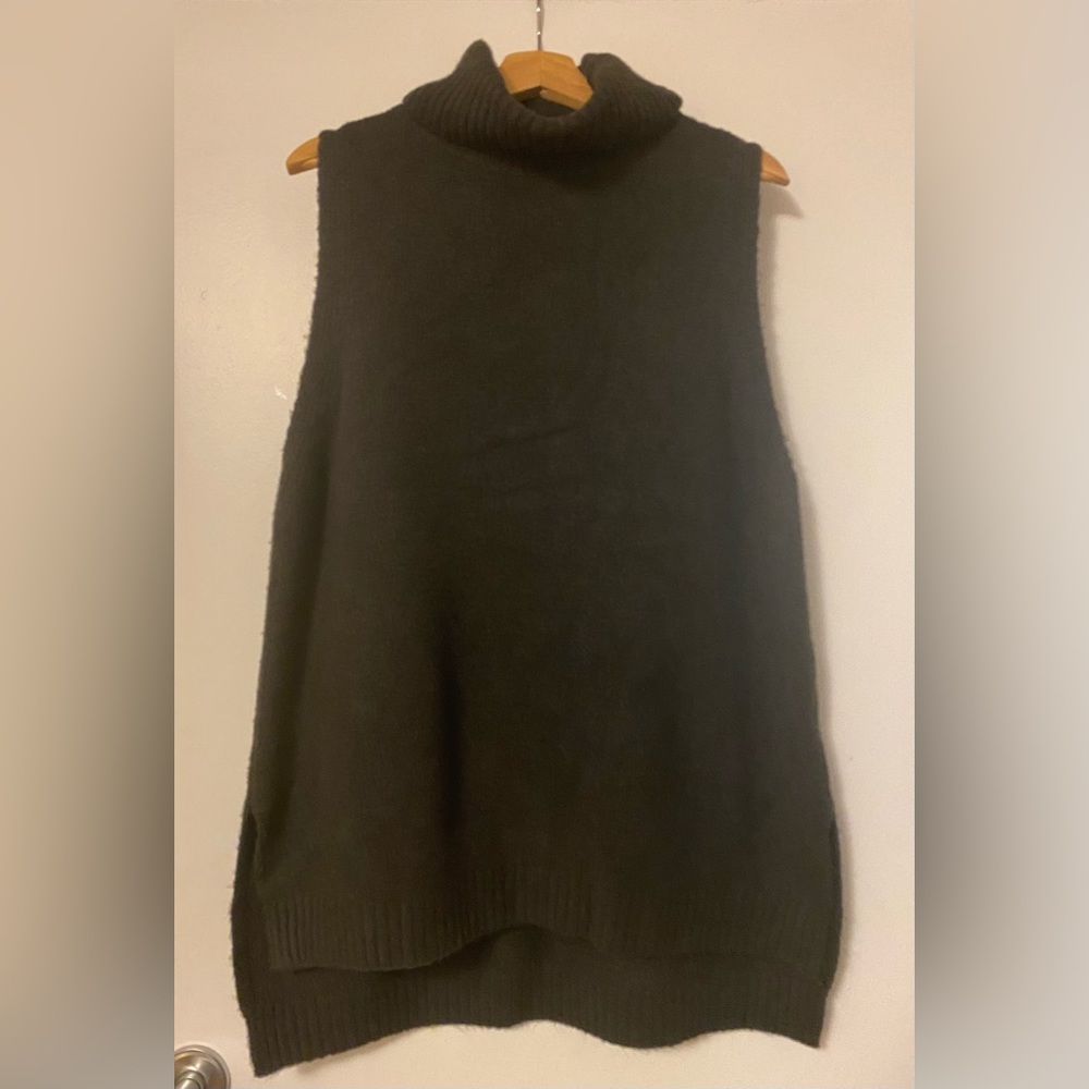 JustFab sleeveless turtleneck